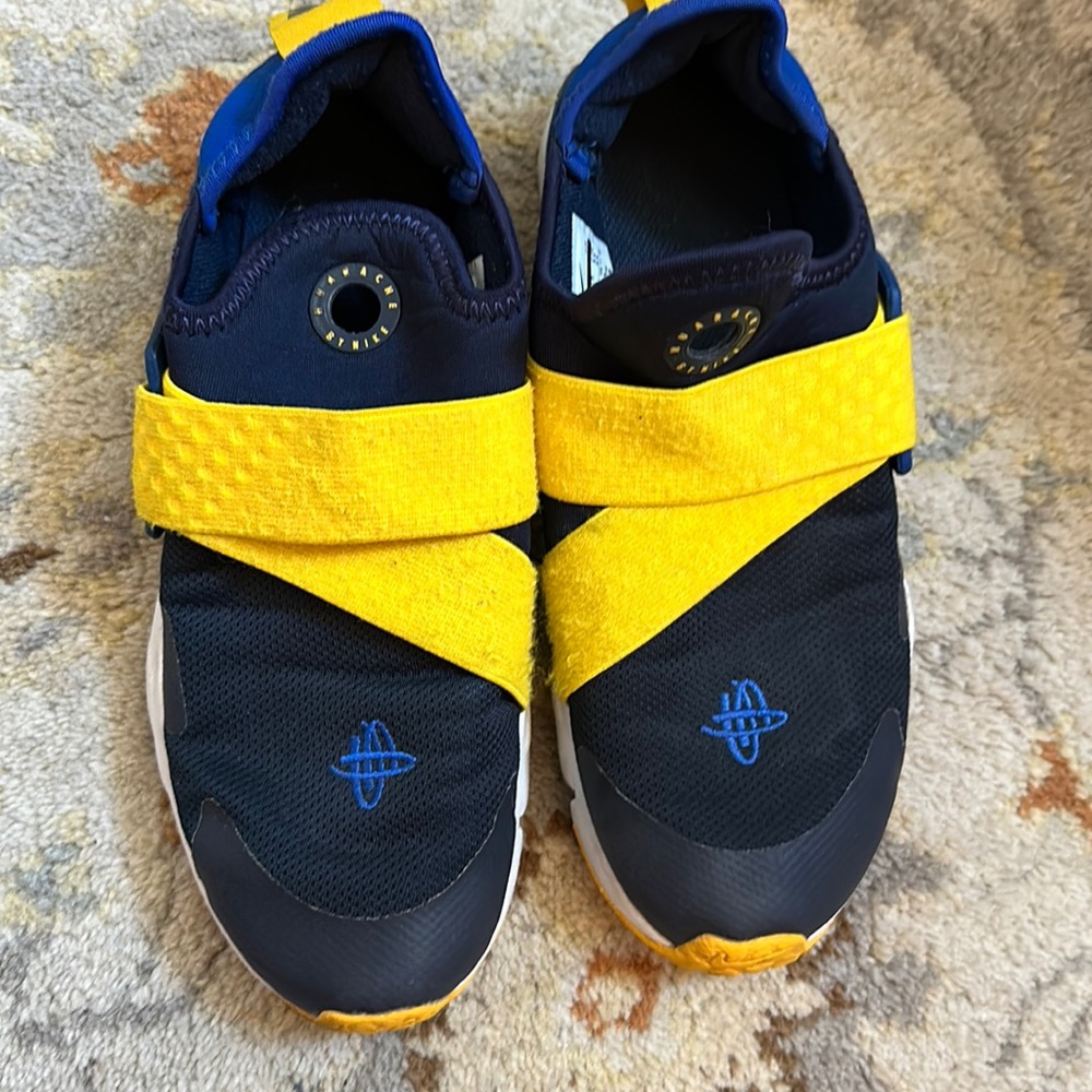 Nike boys shoes